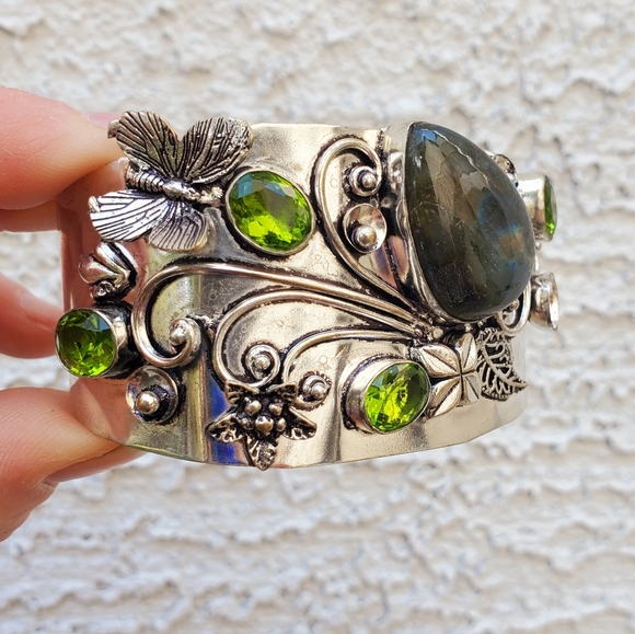 New Labradorite & Peridot 925 Silver Butterfly & Flowers Cuff Bracelet. - Picture 4 of 16